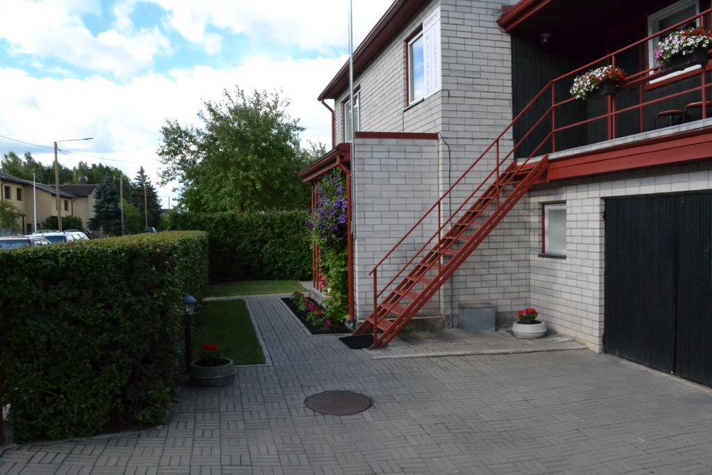 Hotel Nooruse Majutus Kuressaare Exterior foto