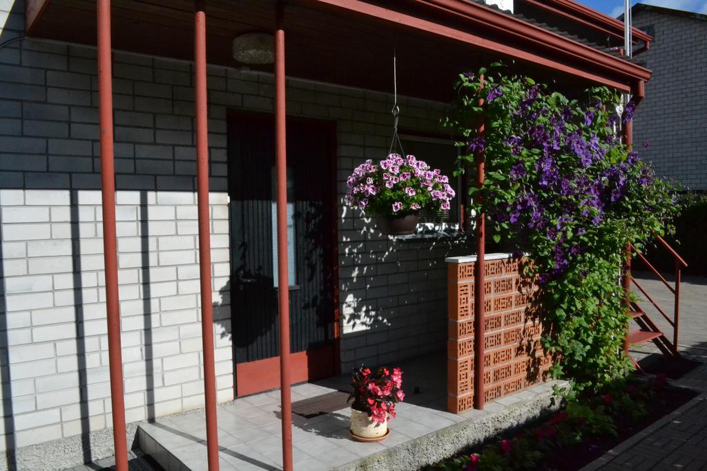 Hotel Nooruse Majutus Kuressaare Exterior foto