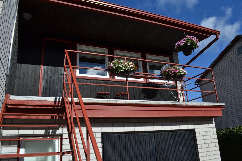 Hotel Nooruse Majutus Kuressaare Exterior foto